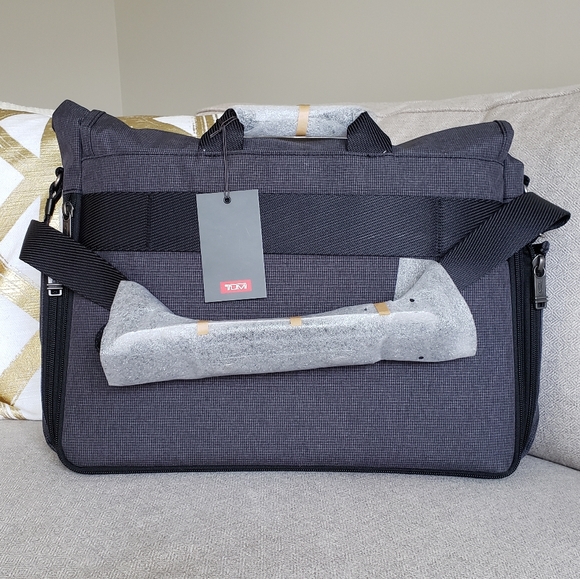 tumi northlake expansion messenger bag